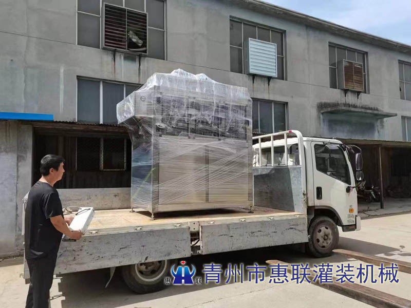 12頭全自動柱塞式油類灌裝機(jī)發(fā)往?長沙